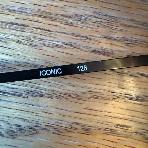 Quay Australia x Kylie Jenner “Iconic” Aviator Shades RARE main image 8